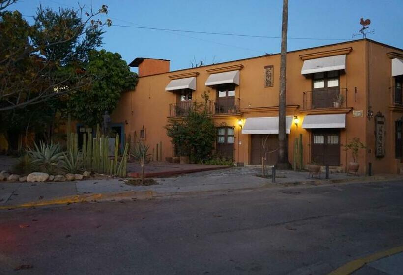 Отель Alojamiento Jalatlaco   Car Rental! Estacionamiento En La Calle Sujeto A Disponibilidad