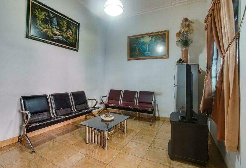 בית מלון כפרי Oyo 90771 Mess 19 Syariah