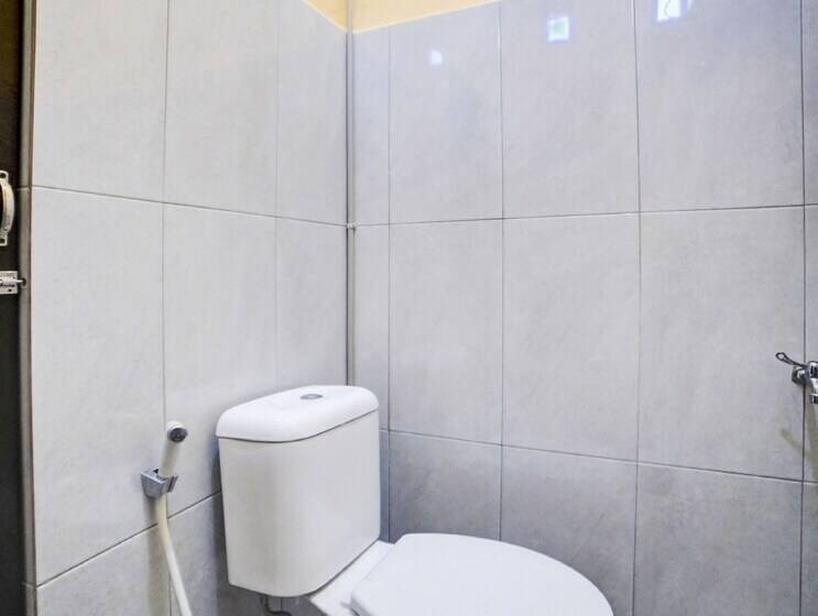 فندق Reddoorz At Shine Guest House Tebing Tinggi