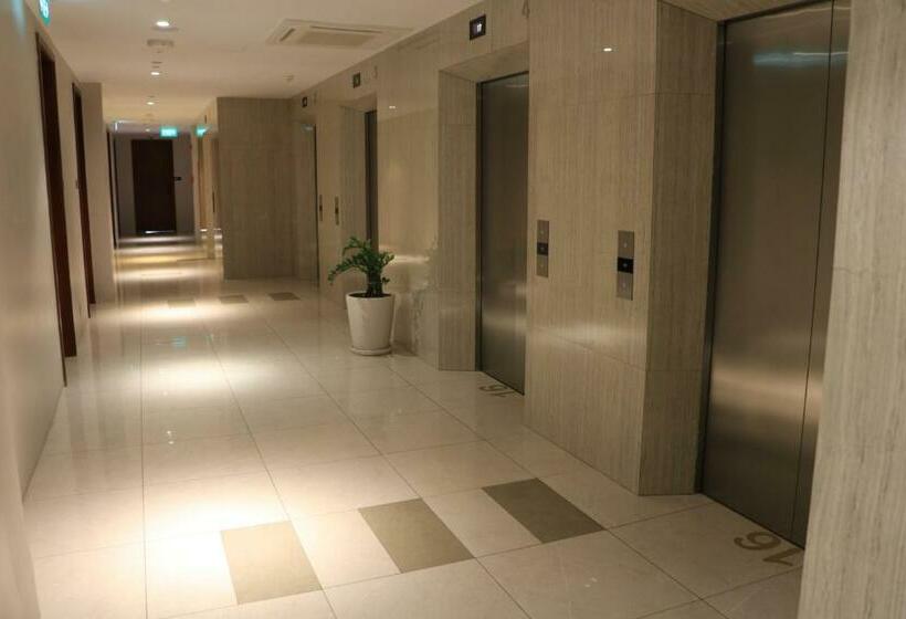 בית מלון כפרי The Penthouse Residence