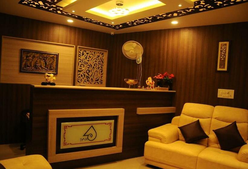 فندق Platinum Arrow Hub