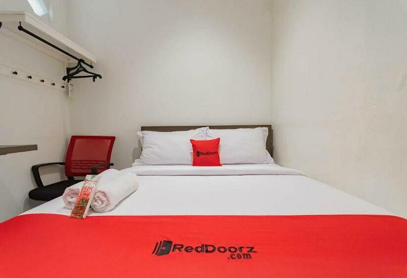 호텔 Reddoorz Plus @ Pakuan Residence Tajur