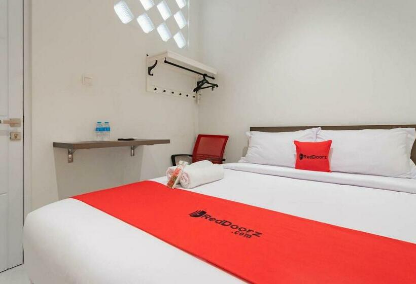 호텔 Reddoorz Plus @ Pakuan Residence Tajur