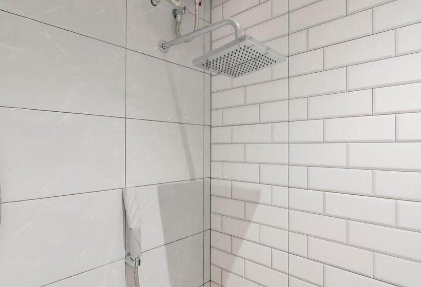 호텔 Reddoorz Plus @ Pakuan Residence Tajur