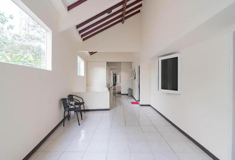 호텔 Reddoorz Plus @ Pakuan Residence Tajur