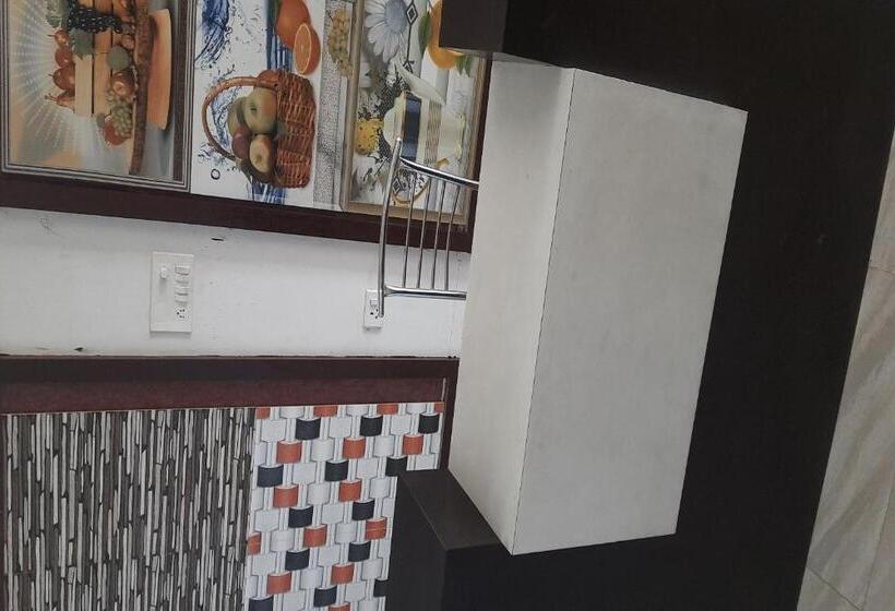 בית מלון כפרי Spot On 83905 Goodluck Restaurant