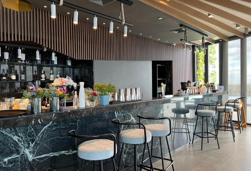 בית מלון כפרי The Penthouse Residence