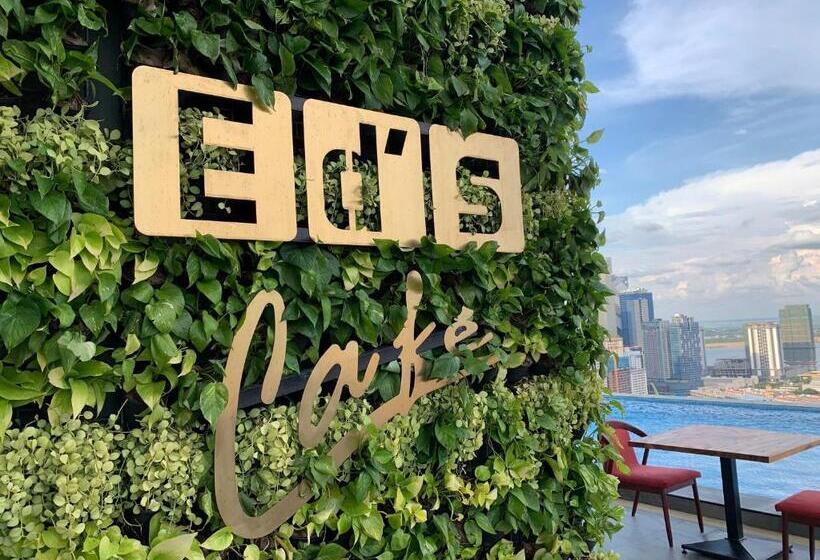 בית מלון כפרי The Penthouse Residence