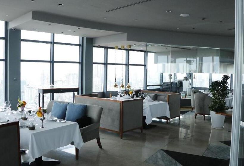 בית מלון כפרי The Penthouse Residence