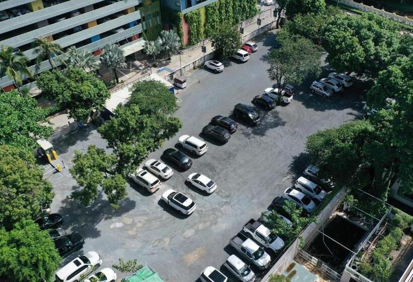 בית מלון כפרי The Penthouse Residence