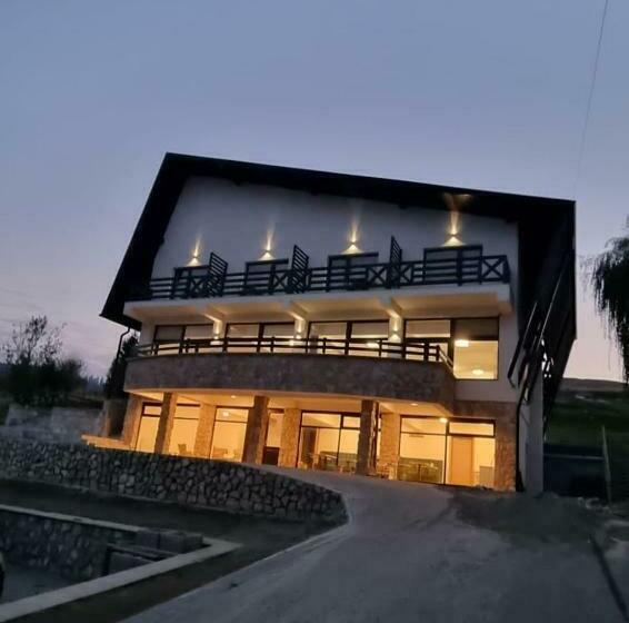 בית מלון כפרי Vale Humor Residence