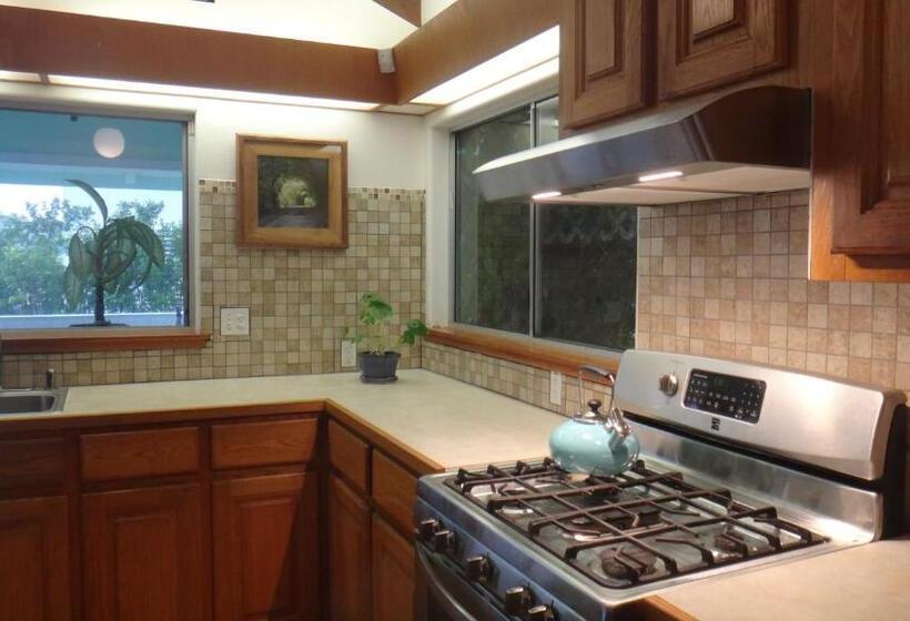 פנסיון Guest House In Hilo