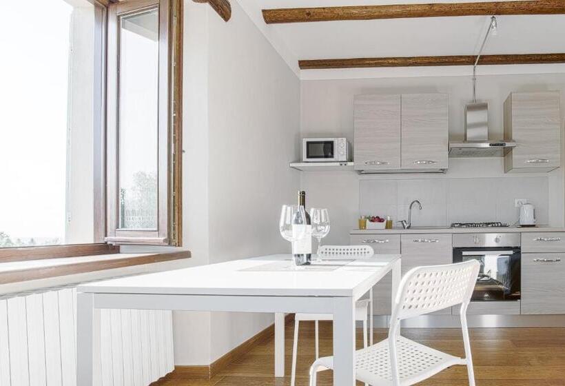 펜션 La Casa Di Roby 2 Studio La Morra, Con Piscina