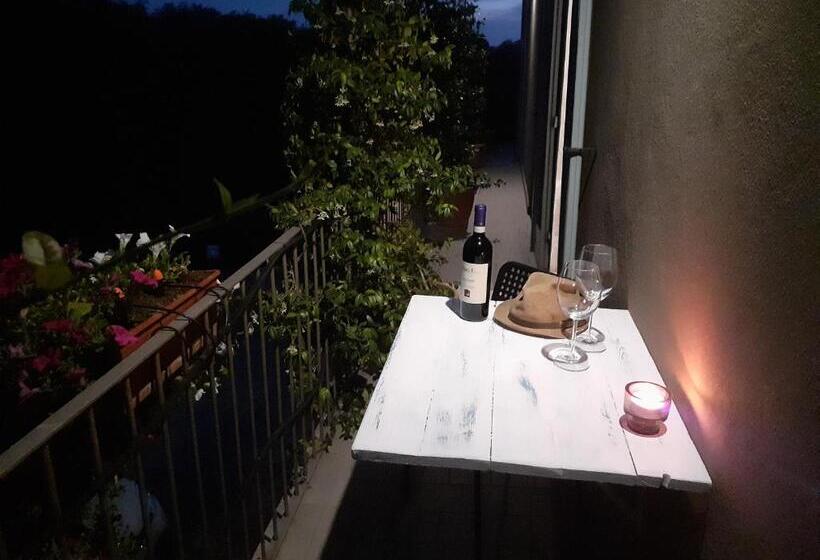 펜션 La Casa Di Roby 2 Studio La Morra, Con Piscina