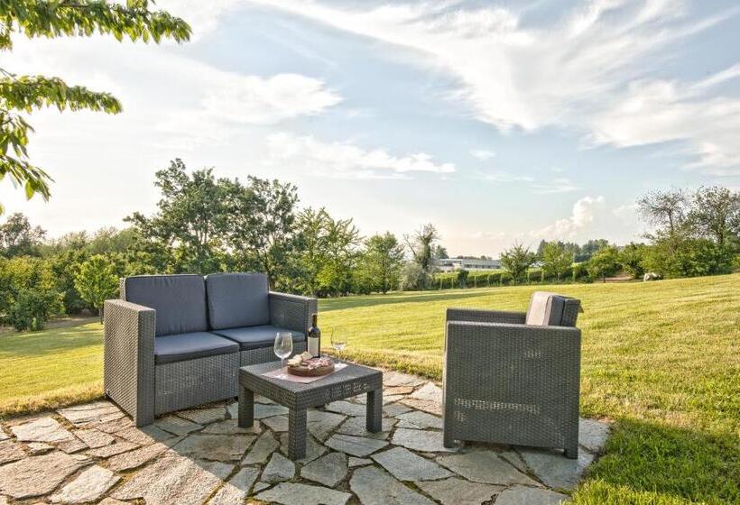 펜션 La Casa Di Roby 2 Studio La Morra, Con Piscina