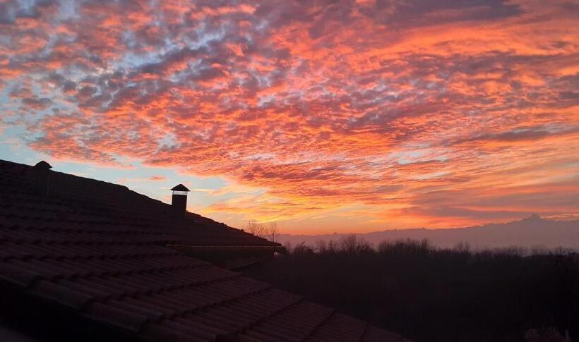 펜션 La Casa Di Roby 2 Studio La Morra, Con Piscina