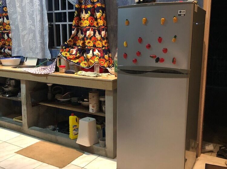 پانسیون Room In Guest Room   Logerthine Cambridge Suriname