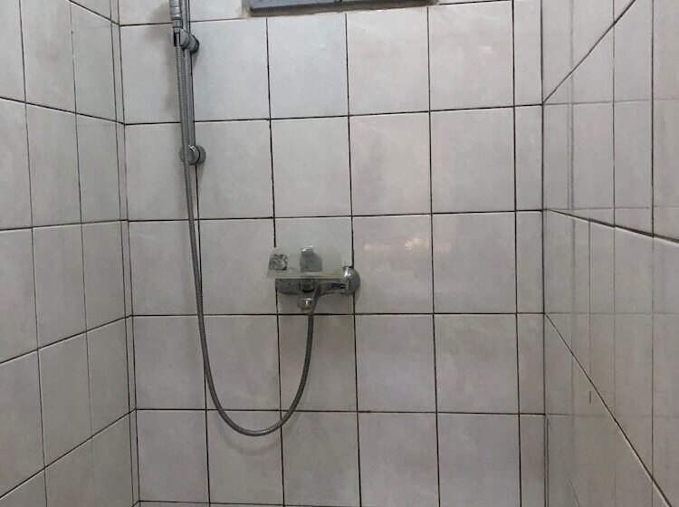 پانسیون Room In Guest Room   Logerthine Cambridge Suriname