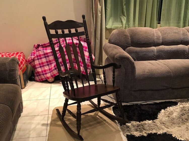 پانسیون Room In Guest Room   Logerthine Cambridge Suriname