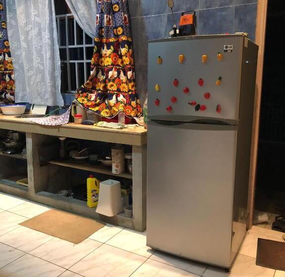 پانسیون Room In Guest Room   Logerthine Cambridge Suriname