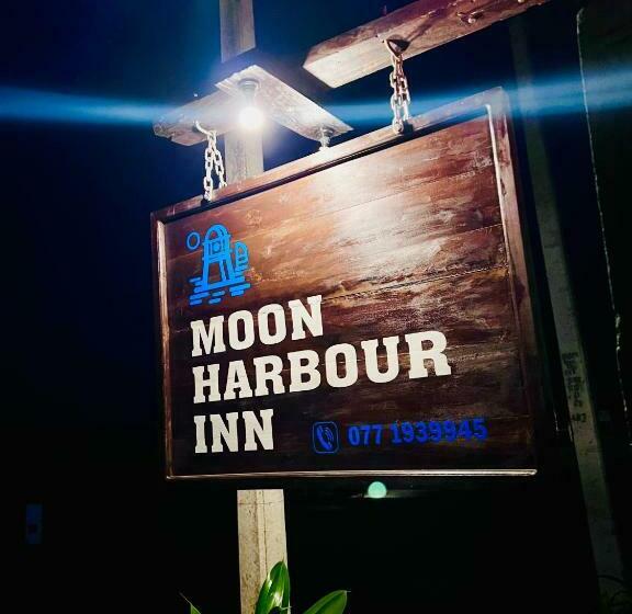 Пансион Moon Harbour Inn