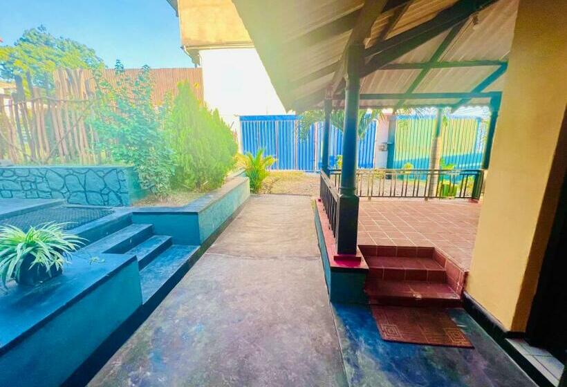 Пансион Moon Harbour Inn