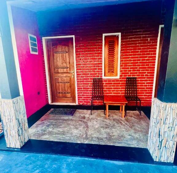 Пансион Moon Harbour Inn