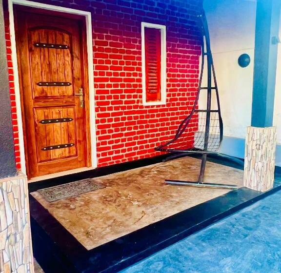 Пансион Moon Harbour Inn