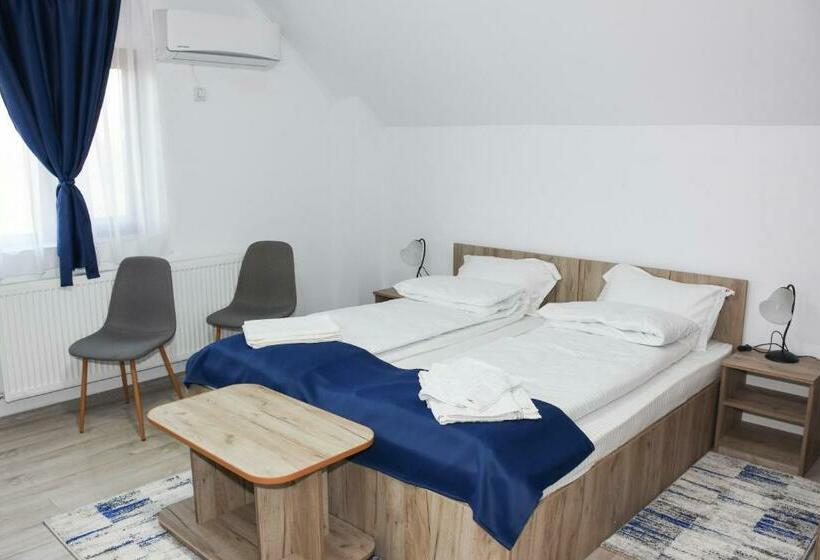 פנסיון Tomis House