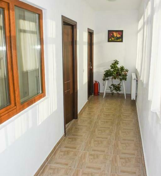 פנסיון Tomis House