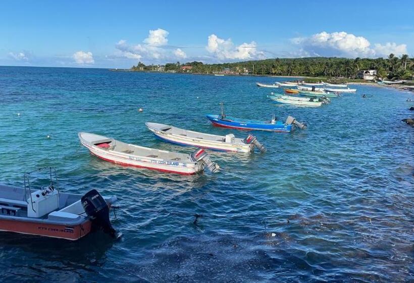 The Wave Hostel Corn Island