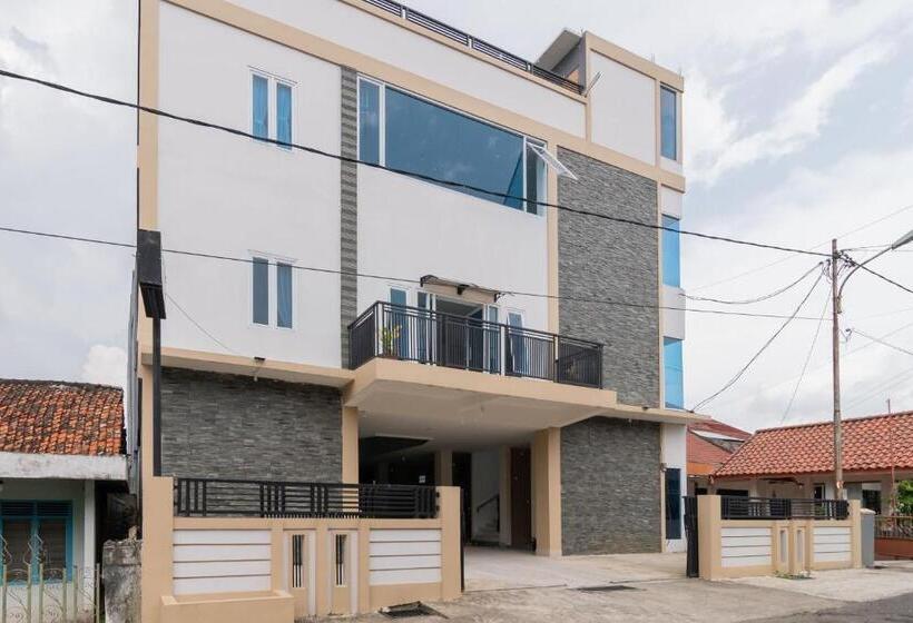 Urbanview Hotel Ephe Palembang