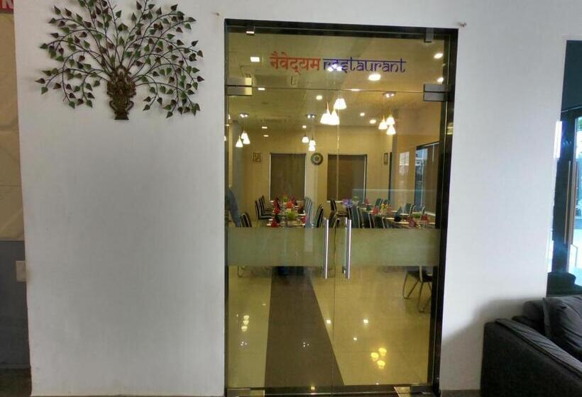 Vadpadraka Hotel And Resort