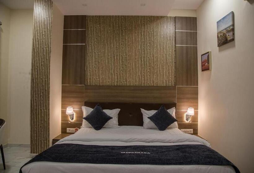 Vadpadraka Hotel And Resort