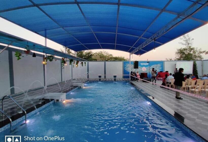 Vadpadraka Hotel And Resort