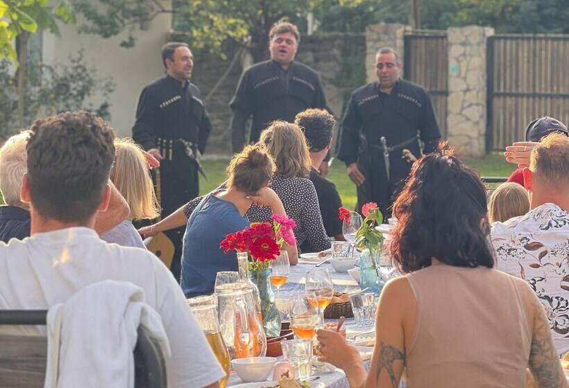 تختخواب و صبحانه Chubini Winery & Cabins