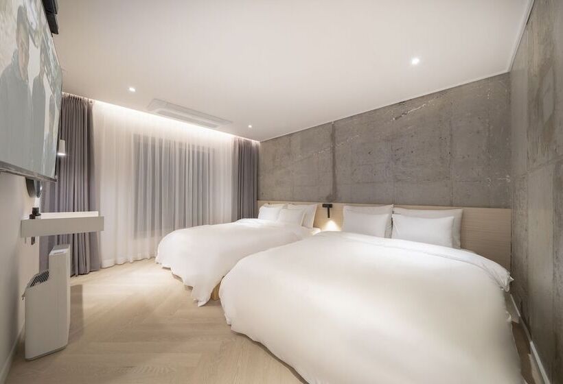 Croissant Hotel Guri By Aank