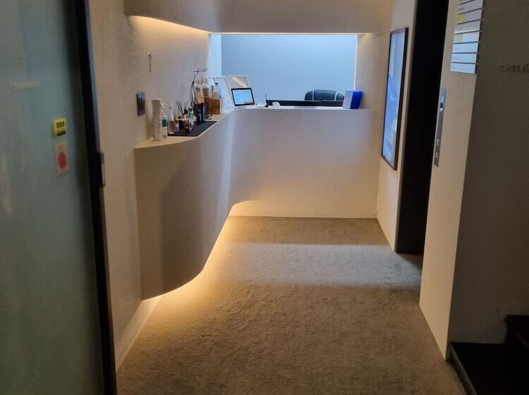 Croissant Hotel Guri By Aank