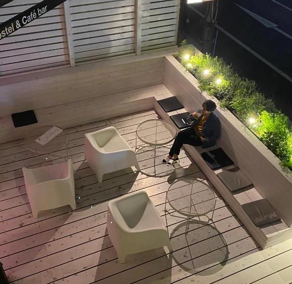 En  Hostel & Café Bar