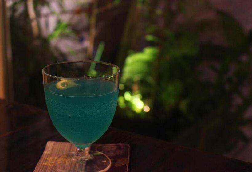 En  Hostel & Café Bar