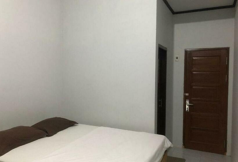 בית מלון כפרי Aulia Homestay Samarinda Syariah Redpartner