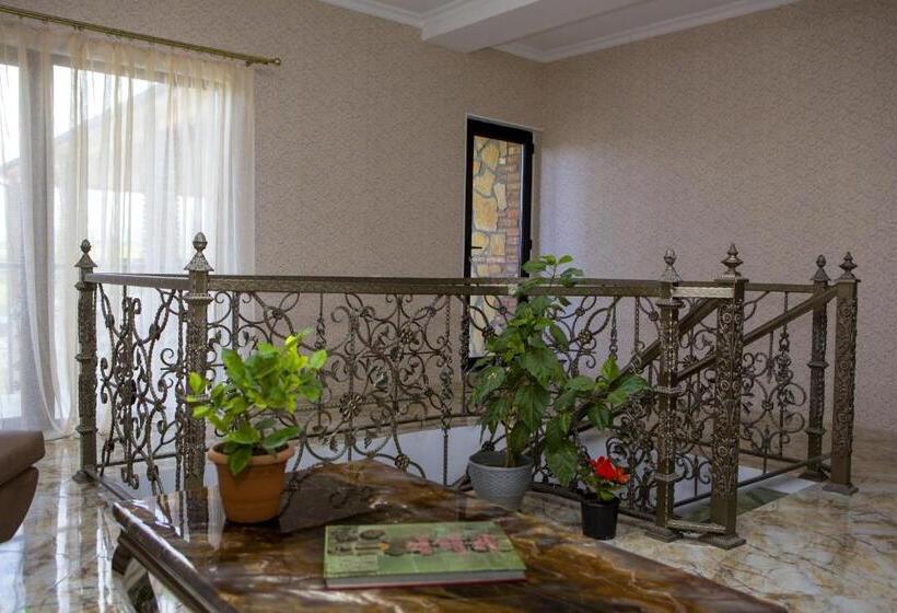 هتل Bekas Wine Cellar