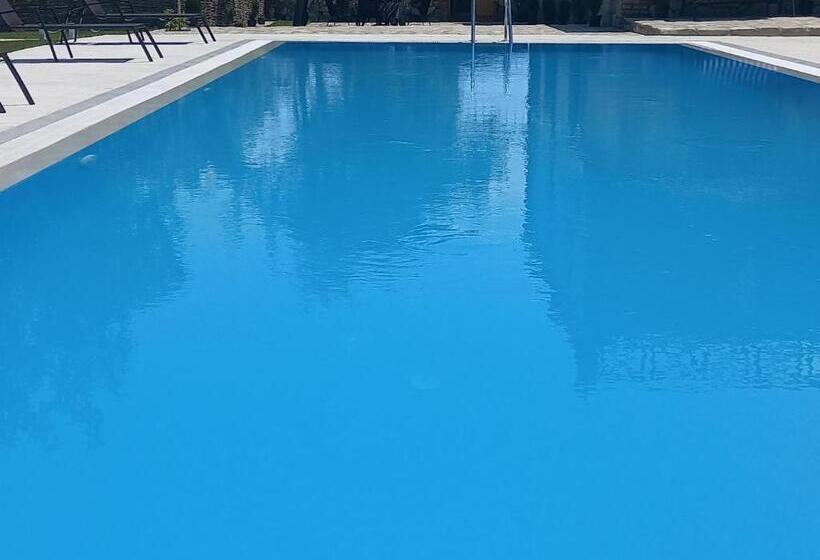 هتل Bekas Wine Cellar