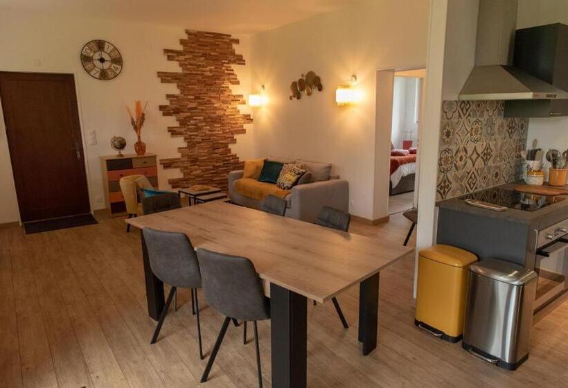 בית מלון כפרי Château De Surville