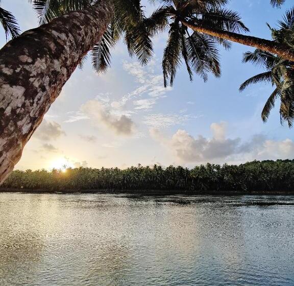 فندق Kudil Mud Cottages, Cheemeni