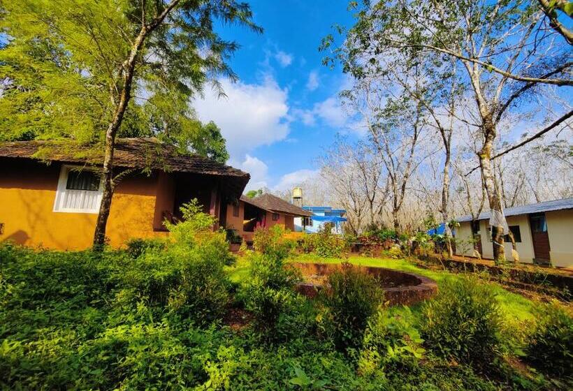 فندق Kudil Mud Cottages, Cheemeni