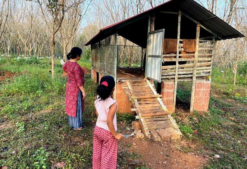 فندق Kudil Mud Cottages, Cheemeni