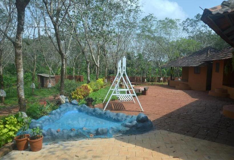 فندق Kudil Mud Cottages, Cheemeni