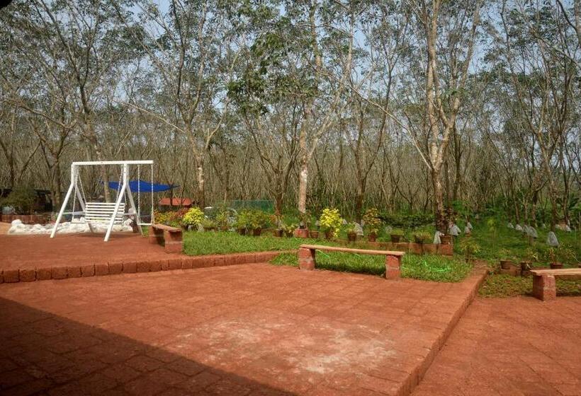 فندق Kudil Mud Cottages, Cheemeni