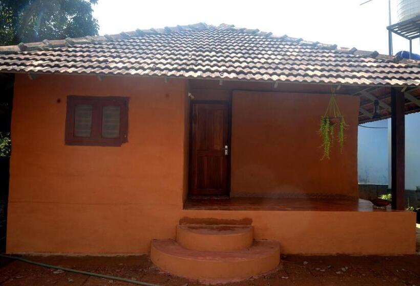 فندق Kudil Mud Cottages, Cheemeni